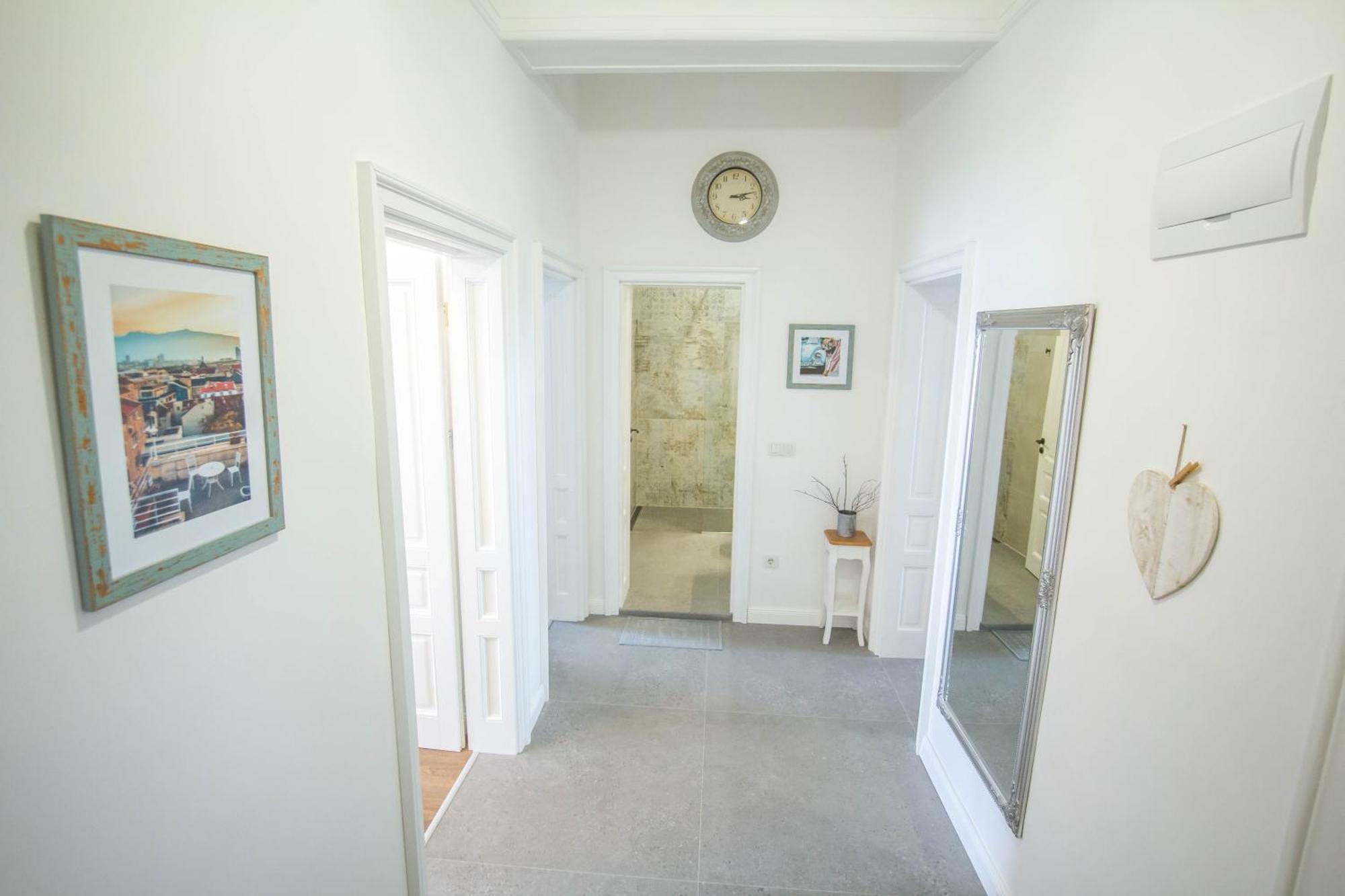 Lion'S Bridge Boutique 2Bdrm Apt, Top Center Gem Sofia Eksteriør billede